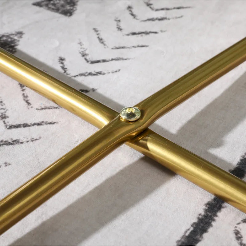 Poltrona imbottita in poliestere da 28" con base dorata