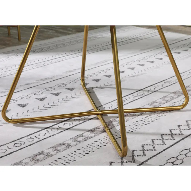 Poltrona imbottita in poliestere da 28" con base dorata