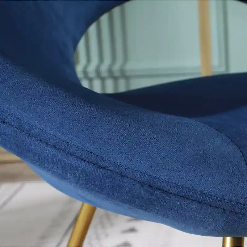 Poltrona imbottita in poliestere da 28" con base dorata